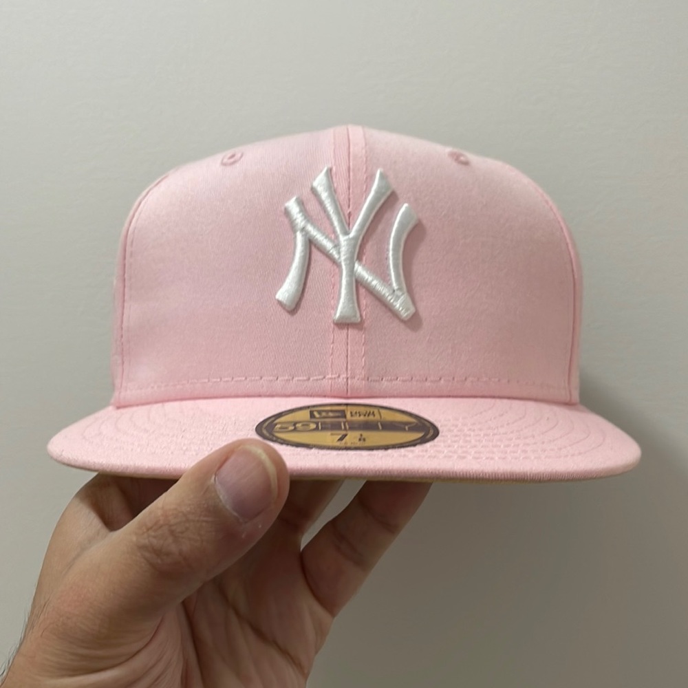 New York YanKees Brand New New Era Fitted hat.